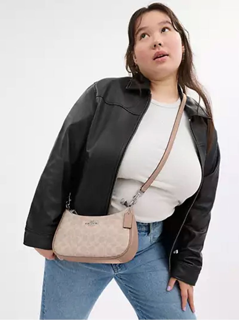 COACH Teri Shoulder Bag In Signature Canvas - Image 4