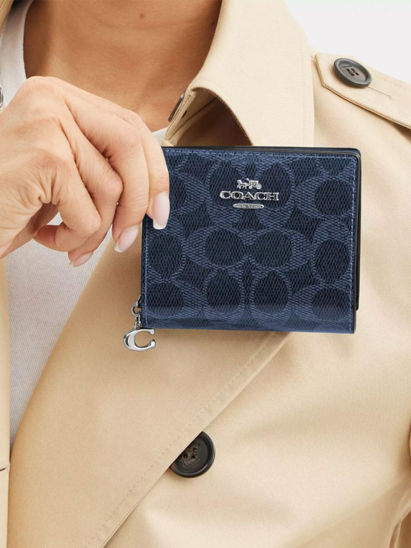 COACH Snap Wallet In Signature Canvas - Image 4