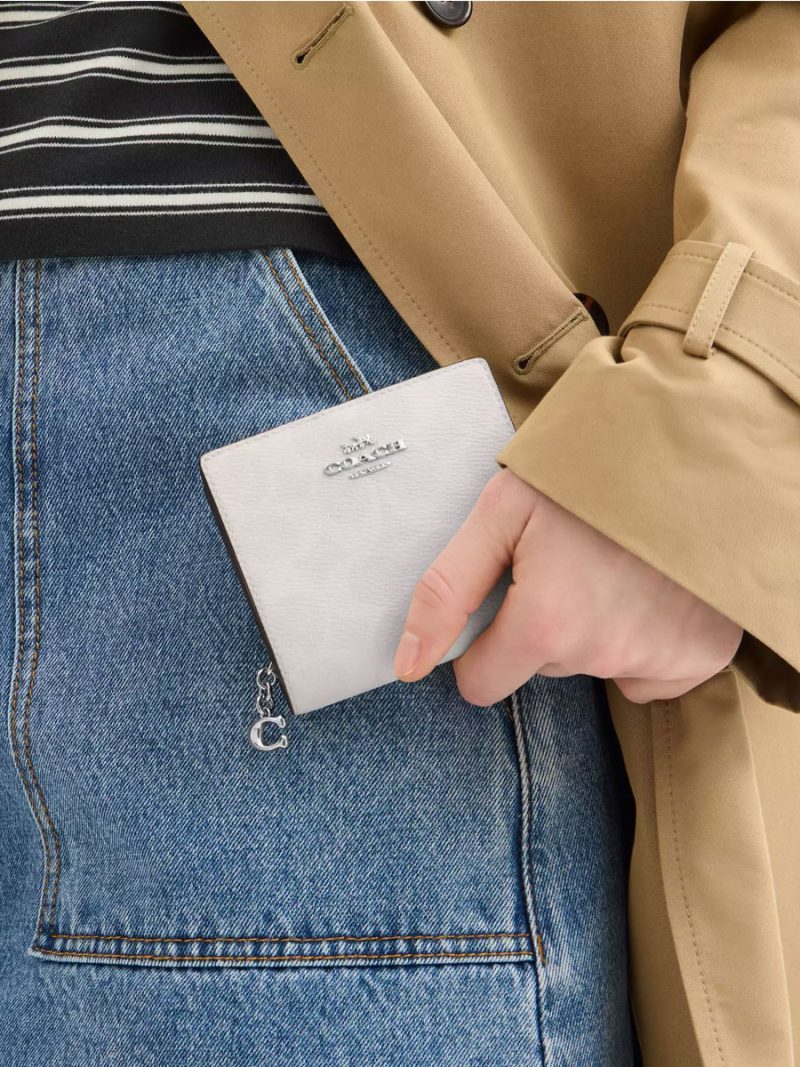 COACH Snap Wallet In Signature Canvas - Image 3