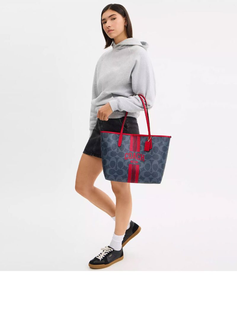 COACH City Tote Bag In Signature Canvas With Coach Graphic - Image 4