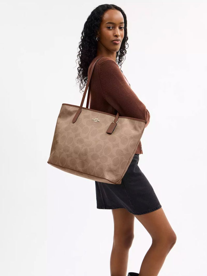COACH Large City Tote Bag In Maxi Signature Canvas - Image 4